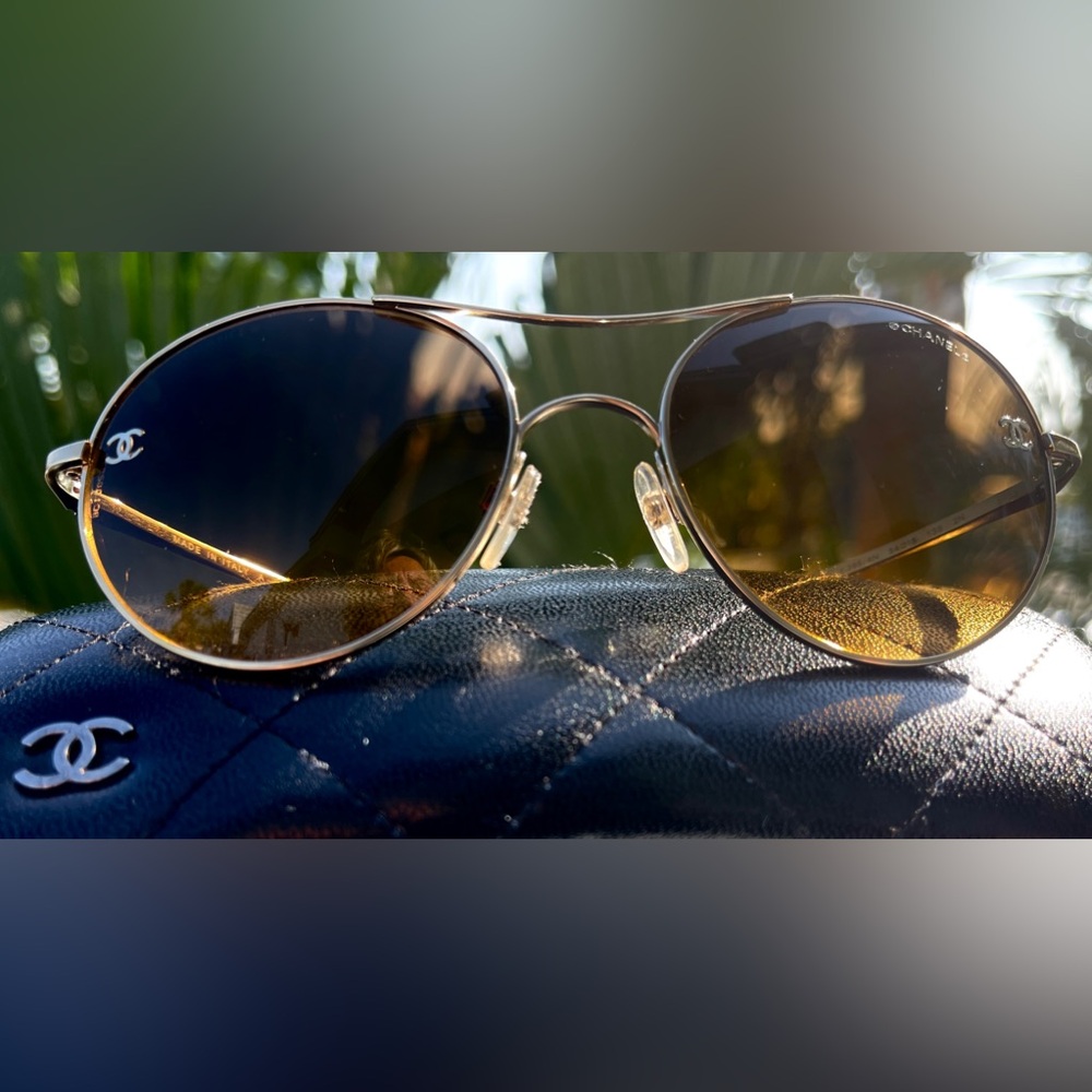 Chanel Sunnies gold wire frame brown lenses & Case EUC